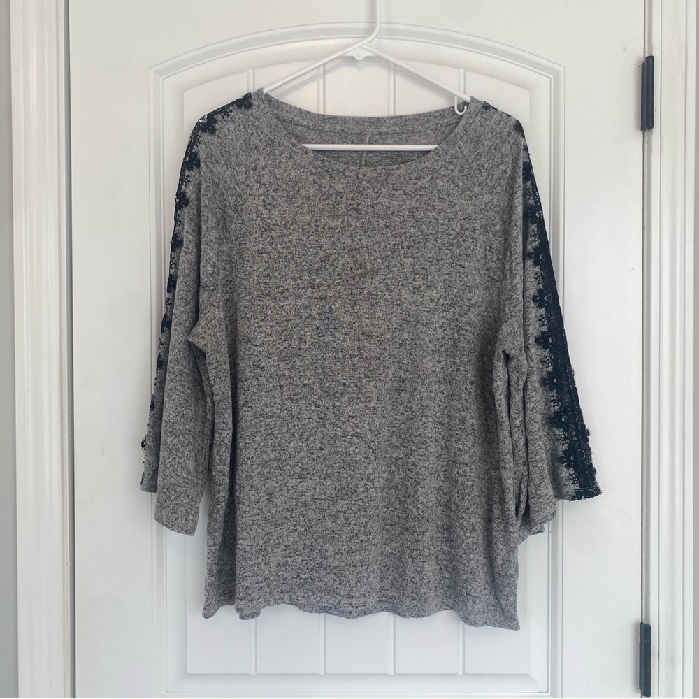 Lane Bryant Women’s Grey with Black Lace Detail 3/4 Sleeve Sweater Size 14/16